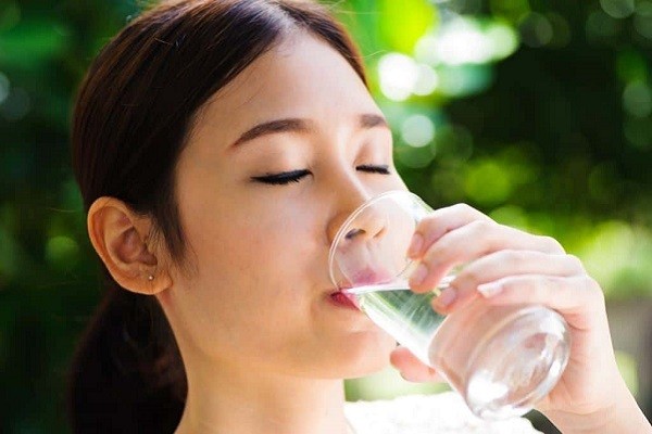 Minum Lebih Banyak Air Putih Untuk Menyembuhkan GERD